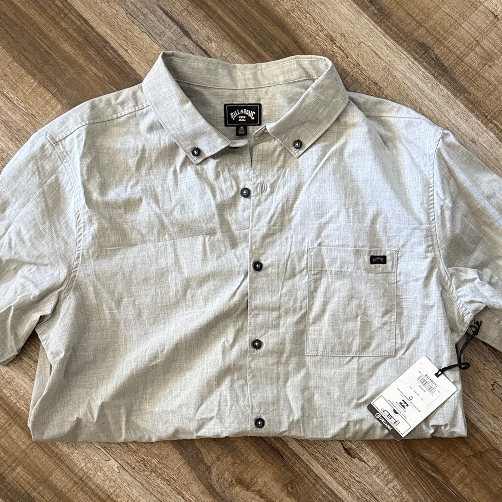 Billabong Men's Light Gray Casual Button-Down Shirt size M